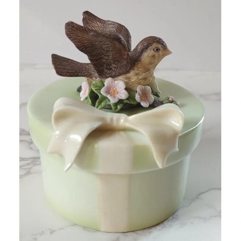 Robert H Schuller Sparrows Club 2009 Bird Trinket Box Crystal Cathedral S14